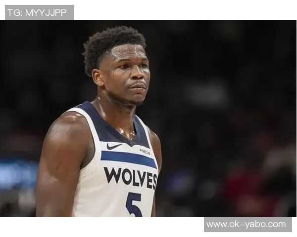 爱德华兹被罚点球后情绪激动返回更衣室怒喊去TMD罚球引发热议