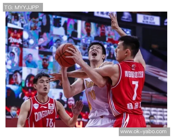 少林武僧与内姆哈德身高差距明显文班巧妙卡位争抢篮球引发热议 少林武僧与内姆哈德身高差距明显文班巧妙卡位争抢篮球引发热议